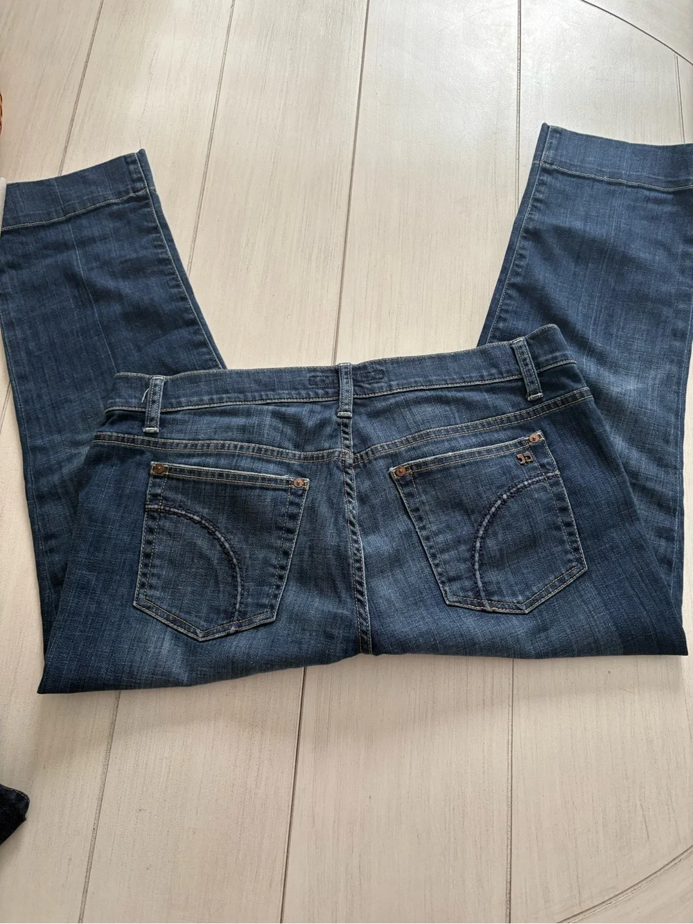 Joe’s Women's cropped Leg Dark Blue Denim Jeans